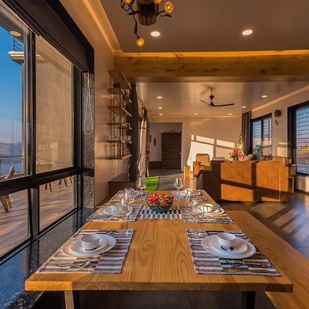 Eyes On The Lake By Stayvista - A Hillside Villa With A Captivating View Of The River Pune Exterior photo