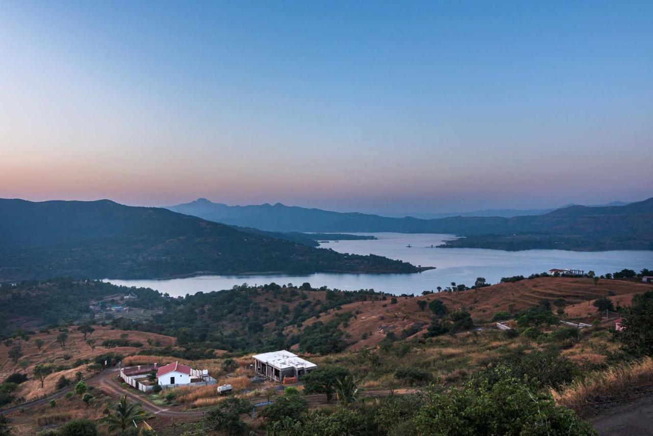 Eyes On The Lake By Stayvista - A Hillside Villa With A Captivating View Of The River Pune Exterior photo